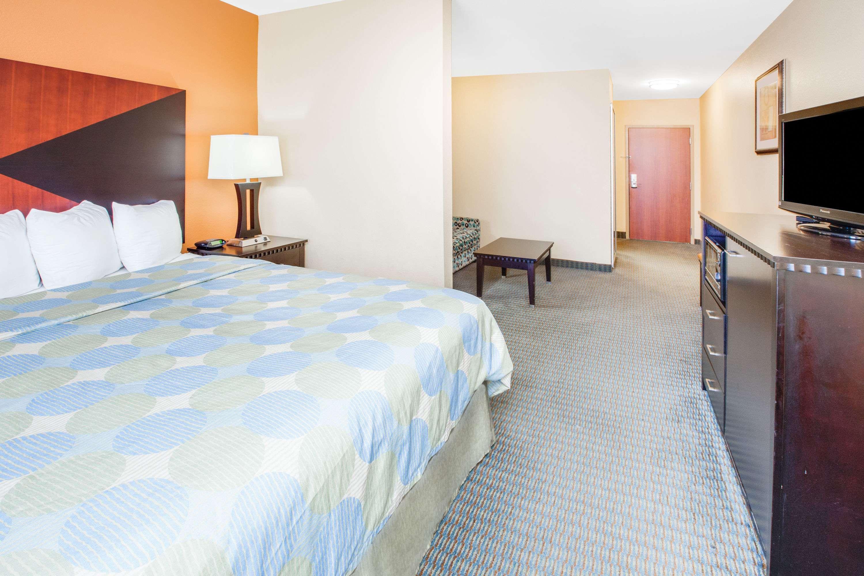 Days Inn & Suites By Wyndham Russellville Exterior foto